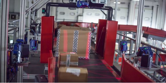 DX8210*方位條碼掃描固定式讀碼器在工業(yè)流水線上*方位掃描場景展示