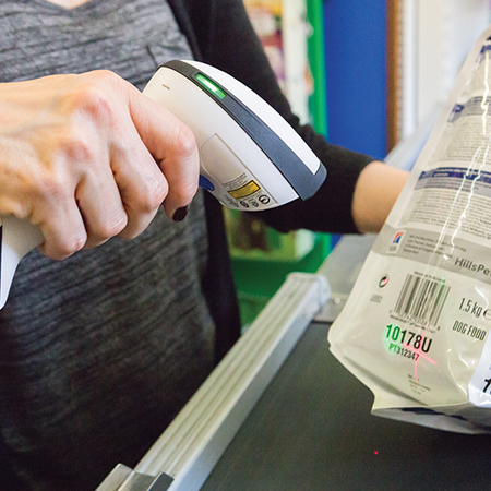 工業(yè)激光條碼掃描槍工作場景圖